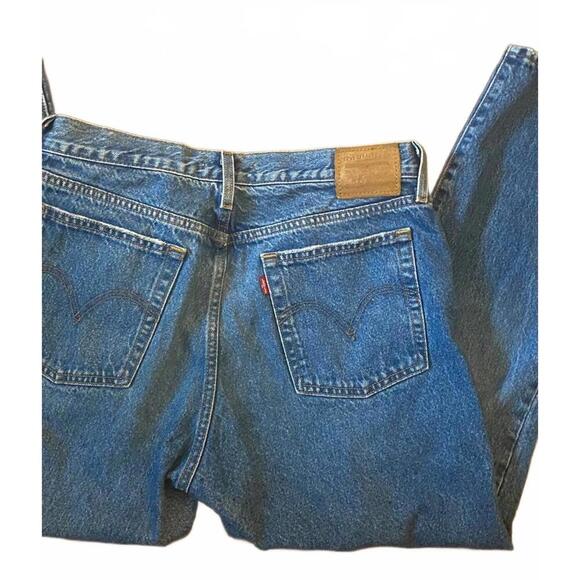 Levi's Classic Blue Denim Jeans - Picture 5 of 6